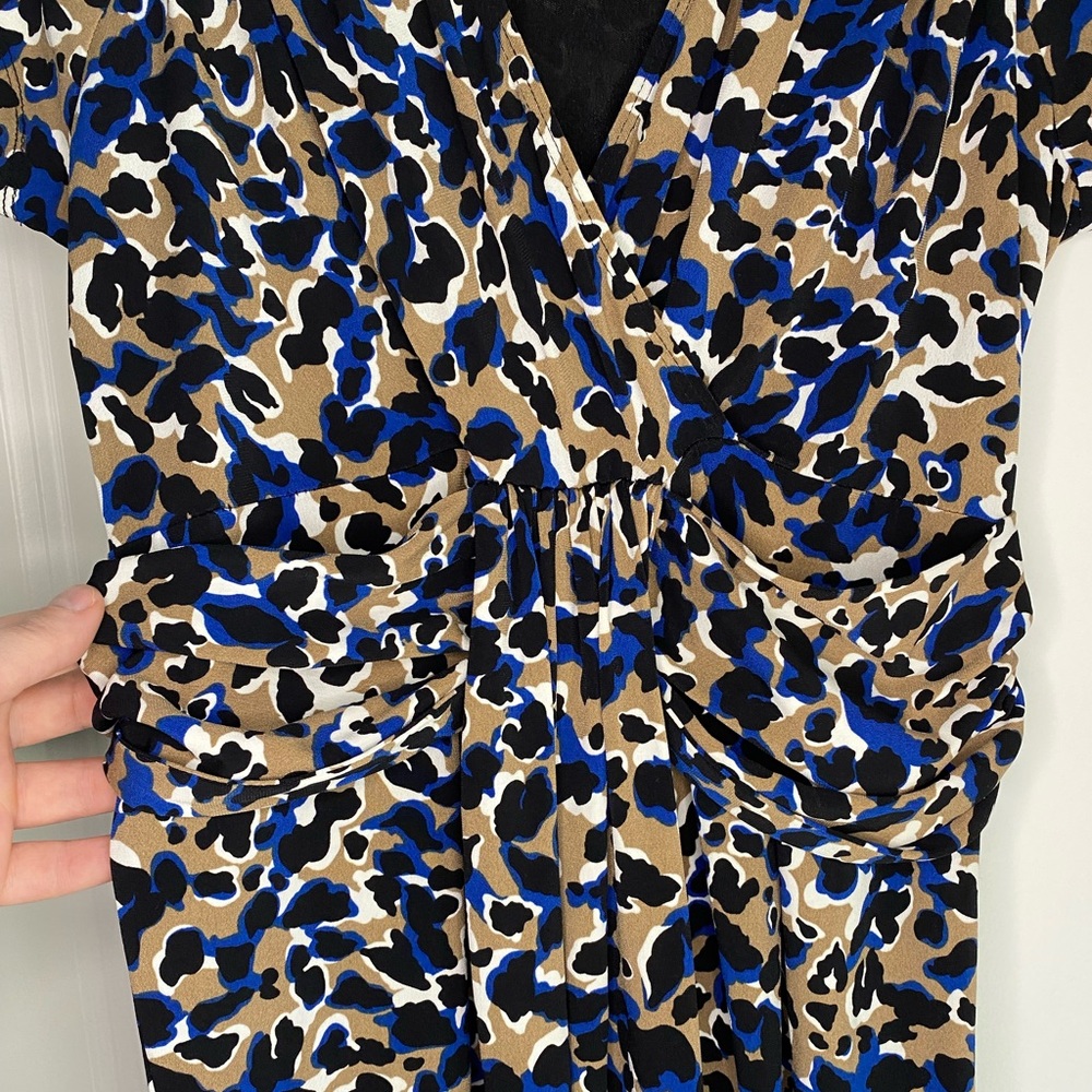 Laundry by Shelli Segal Short Sleeve V-Neck Print Dress Tan/Black/Blue Size 10 - Picture 3 of 6